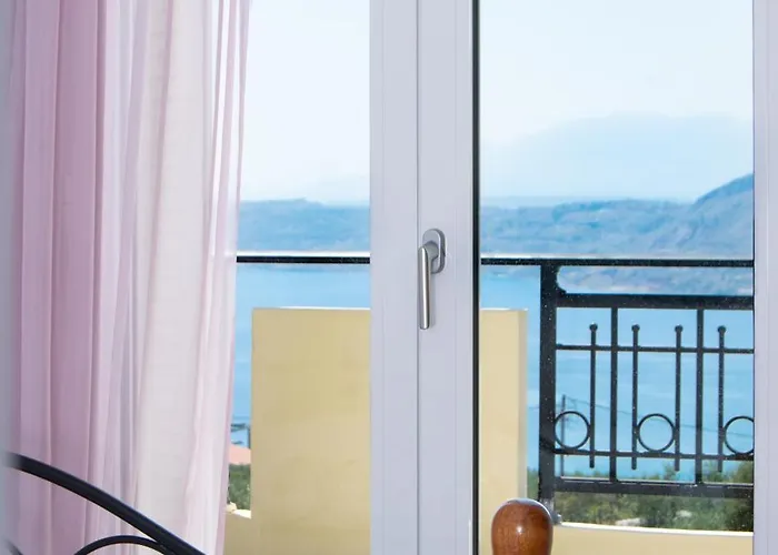 Souda Bay View With Private Pool Near Chania * ハニア