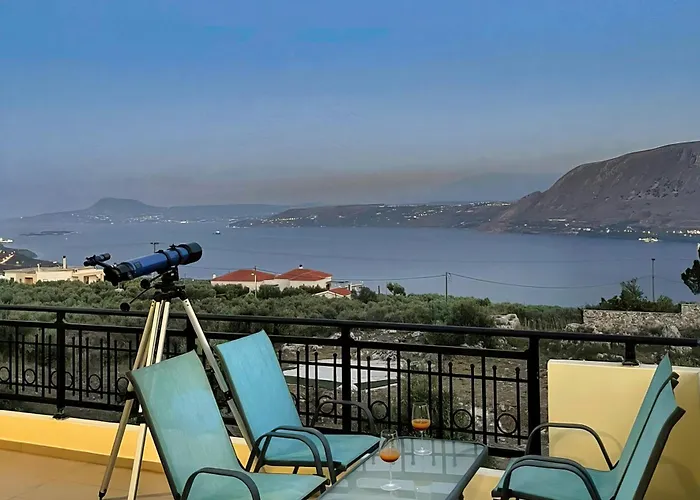 Souda Bay View With Private Pool Near Chania *