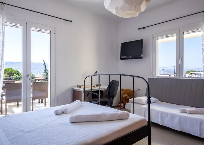 Souda Bay View With Private Pool Near Chania Ханья